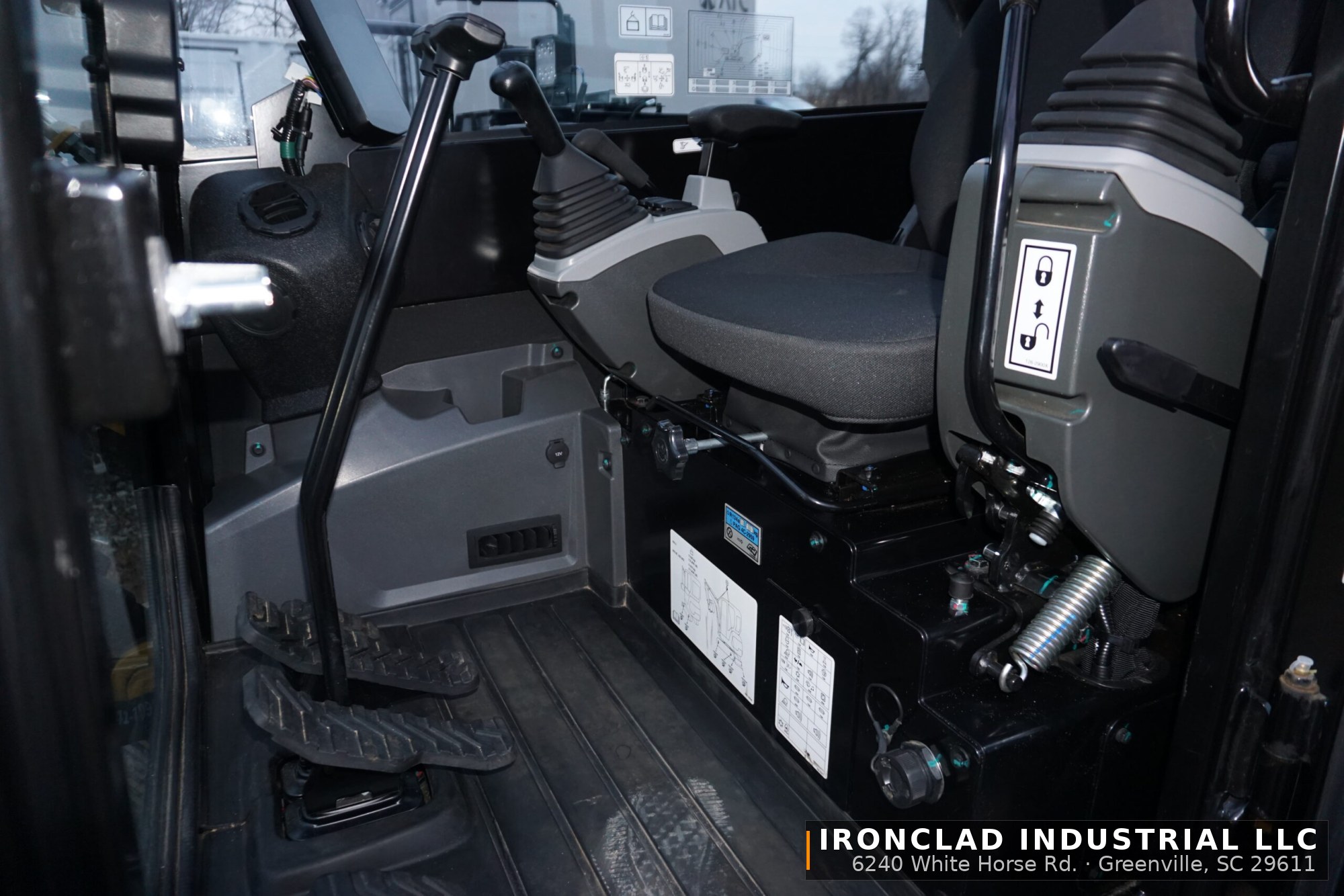 2025 Caterpillar 305.5E — 2025 CAT 305.5E Mini Excavator — photo 28
